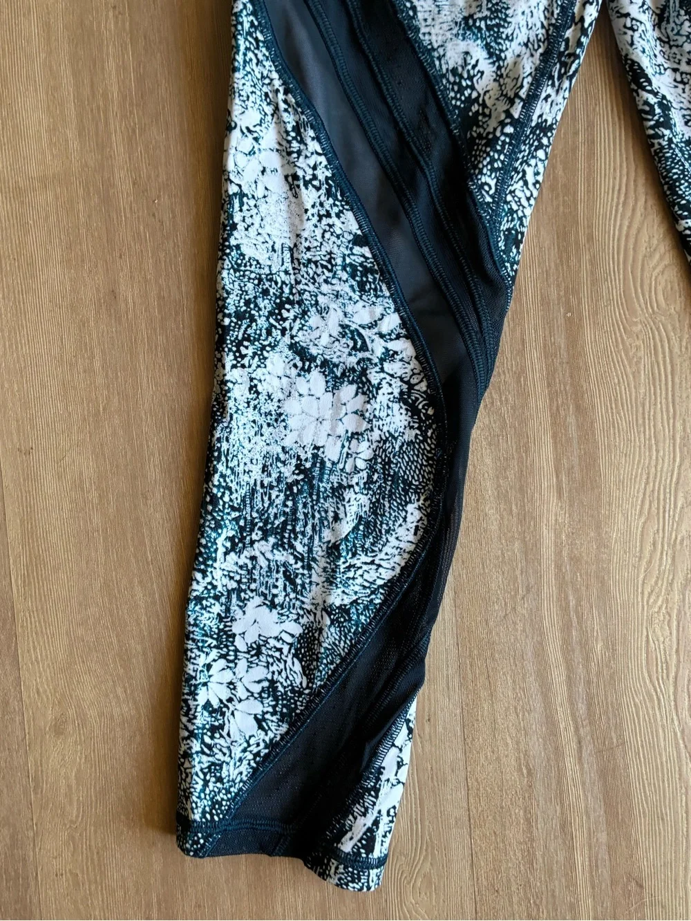 Lululemon Never Still Crop leggings sheer mesh  *21